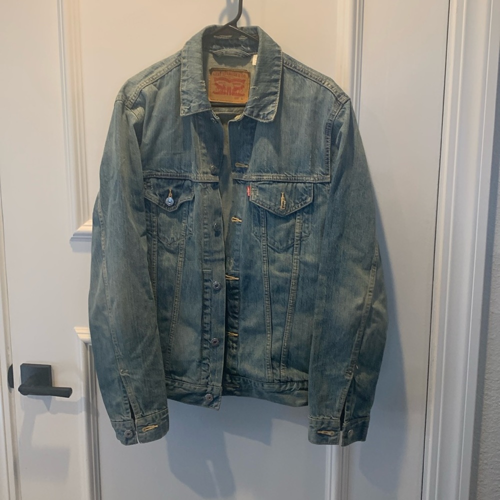 - Men’s Levi’s Jean jacket